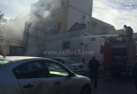 فيديو: لماذا يتعمد البعض اشعال الحرائق في حاويات النفايات بمدينة يافا؟ 